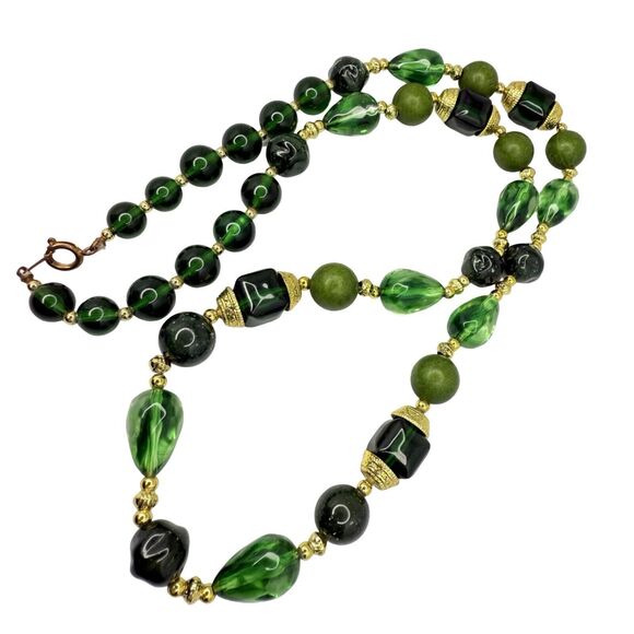 Vintage Green Glass Beaded Necklace 30" Gold Tone Lucite Classic - Picture 6 of 11